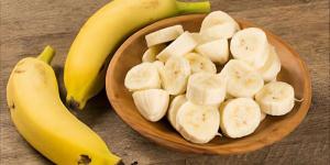 منها الشعور بالجوع والانتفاح آثار جانبية لتناول الموز