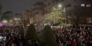 بالفيديو | مظاهرات حاشدة في عمان مستمرة حتى هذه الليلة في محيط السفارة الاسرائيلية دعما لفلسطين وغزة
