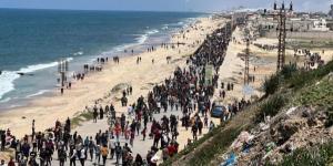 شاهد: الاحتلال يمنع عودة النازحين إلى شمال غزة ويطلق النار على الآلاف بشارع الرشيد
