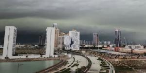 بالفيديو: سحابة خضراء في سماء الامارات.. ما قصتها