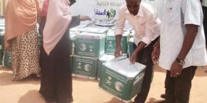 «سلمان للإغاثة» يوزع 280 سلة غذائية للنازحين في محلية أمبدة بولاية الخرطوم