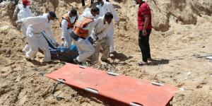 الإسعاف والإنقاذ يواصل انتشال جثامين شهداء من مقابر جماعية في مجمع ناصر الطبي