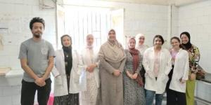 قافلة جامعة المنيا  تُوقع الكشف الطبي على 680 حالة بقرية الناصرية